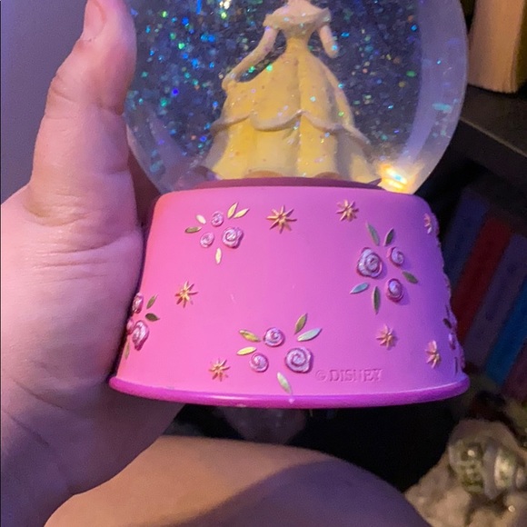 Beauty and the beast snow globe - Picture 6 of 6